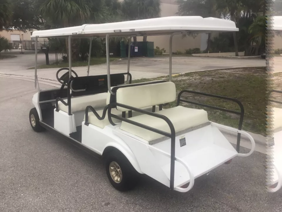 White GAS 2000 Club car DS 6 Passenger